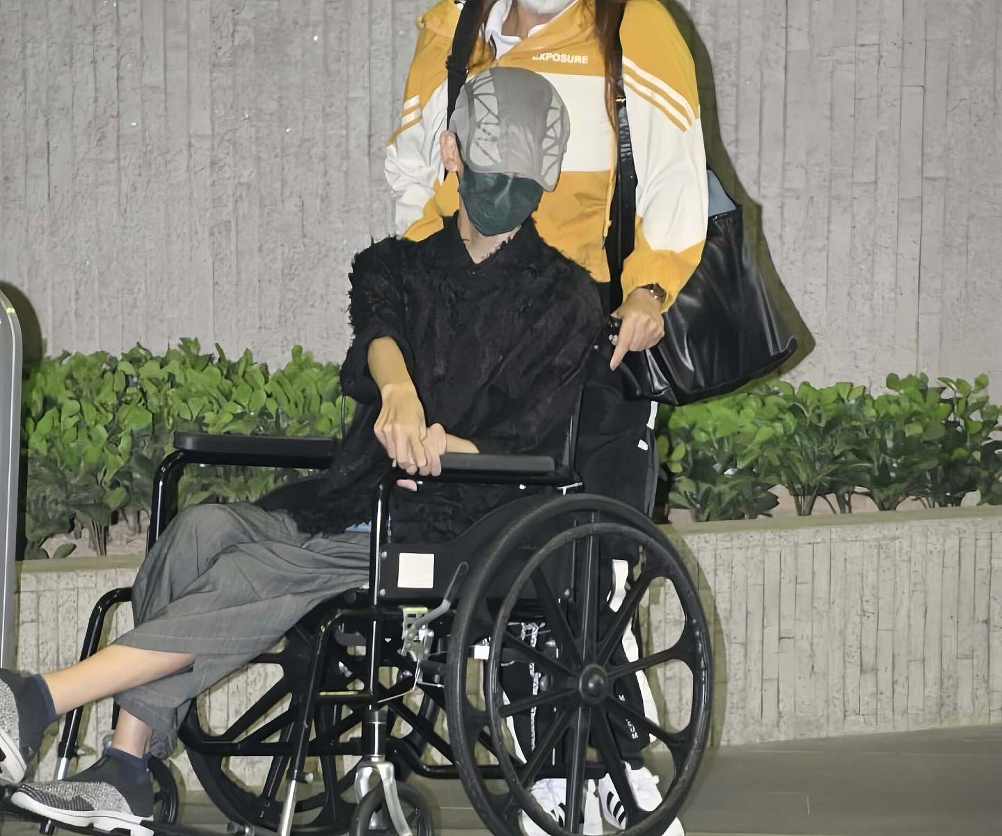 香港知名演员靠轮椅代步，瘦成皮包骨拒绝受访，患鼻咽癌花光积蓄 - 3