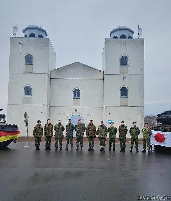 日本陆上自卫队代表团访问德军基地 登上豹2主战坦克 参观训练场 - 1