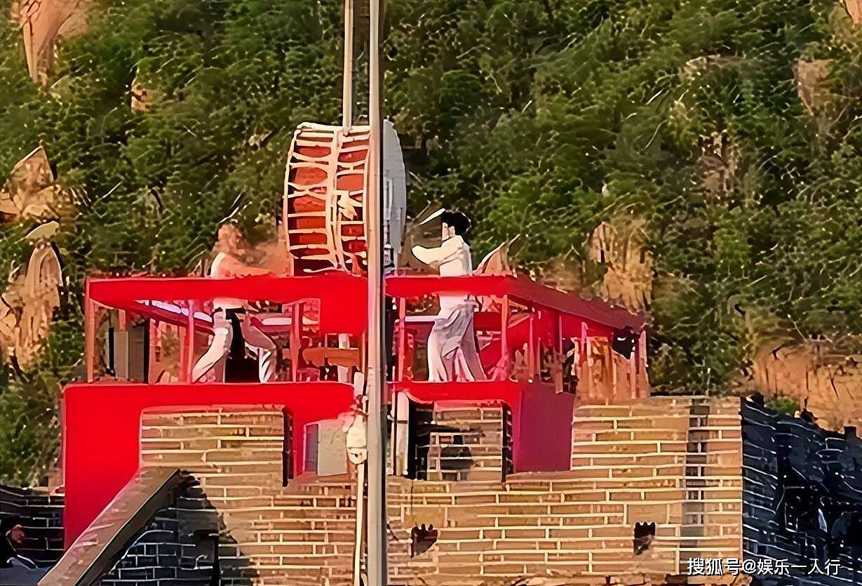 击鼓风波仅2天,央视点名朱一龙,结果和我们想的不一样,真正该被问话的不是他 - 16