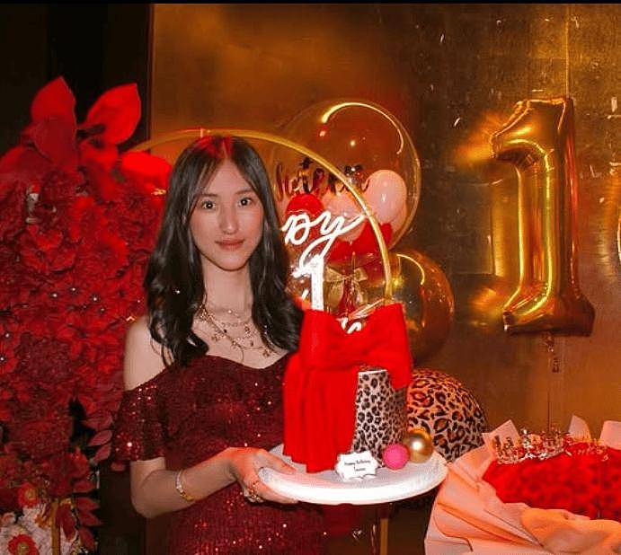 TVB前花旦16岁女儿校园舞会造型曝光！戴闪烁项链和戒指！气质不输一众女星！ - 1