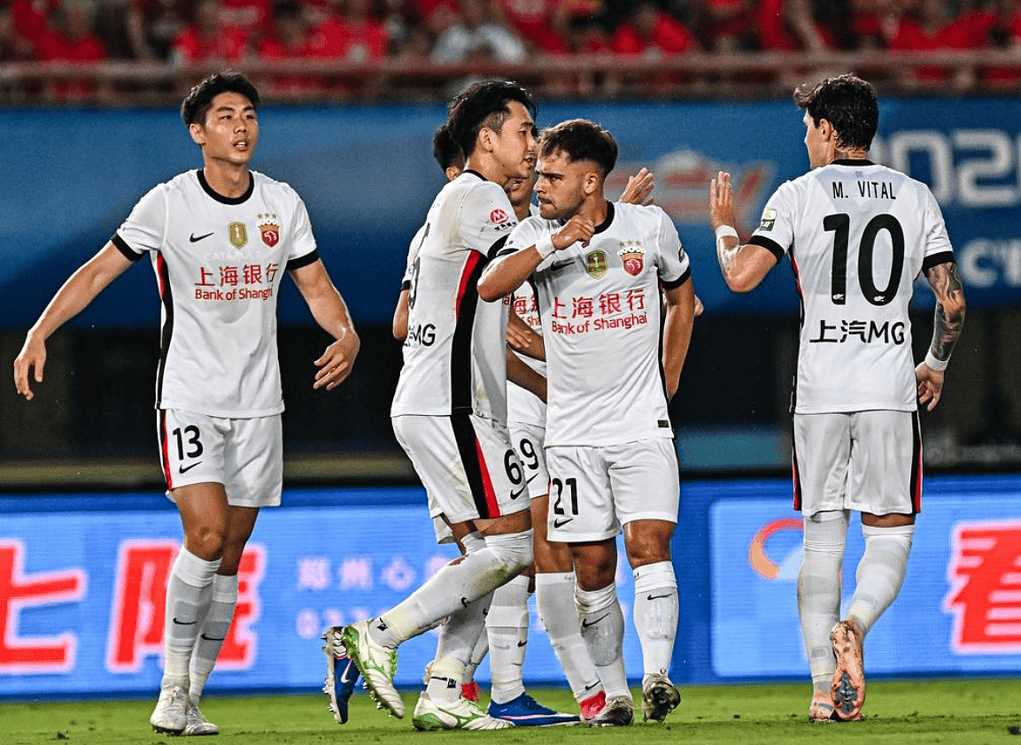 2-1！中超卫冕冠军惊险逆袭，86分钟进球被吹，古斯塔沃不敢相信 - 1