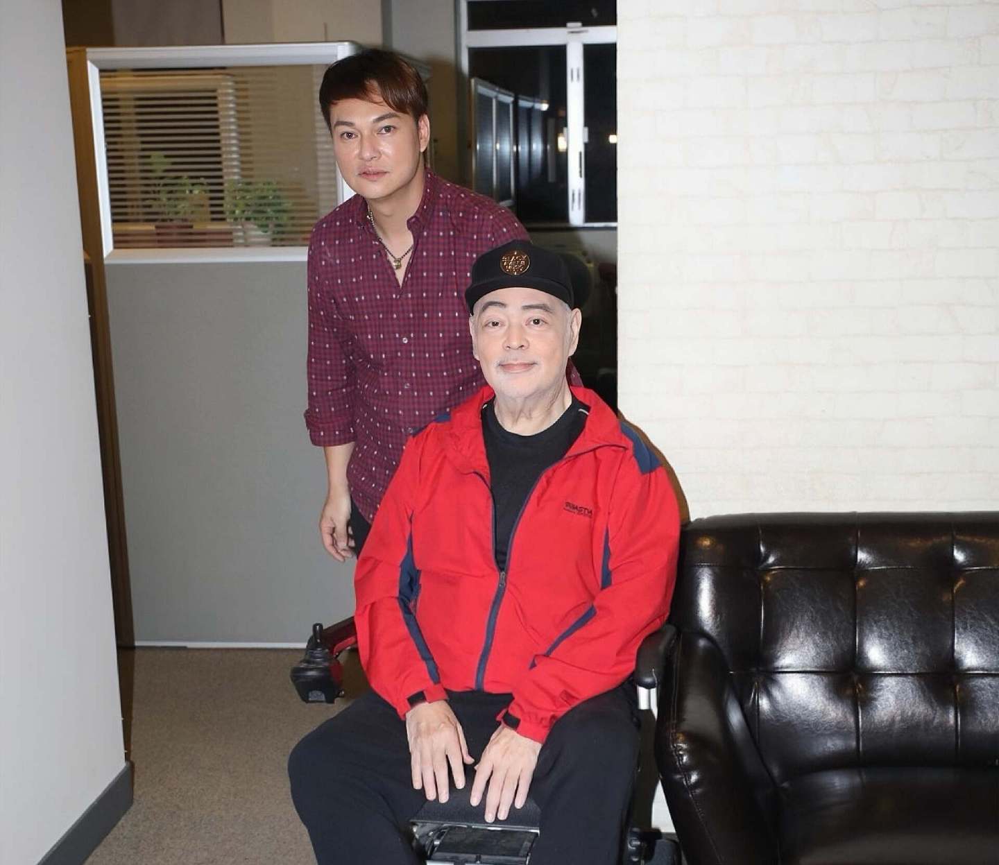 突发!香港知名歌手在养老院遭虐待,身上长满压疮一年半没洗澡 - 5