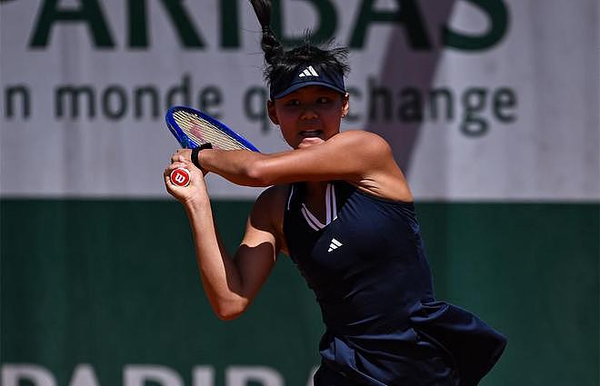 2-0横扫世界第12！中国女网15岁新星进4强：郑钦文王欣瑜后继有人 - 3
