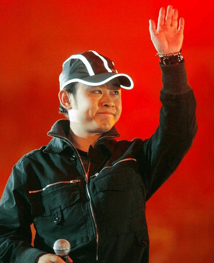 刀郎因演唱会爆火再遭陈伟痛批 - 17
