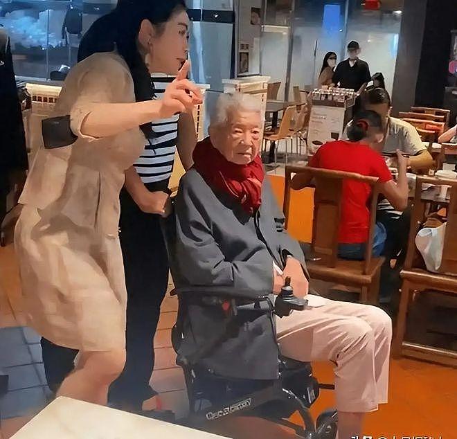 蔡澜无儿无女18亿遗产怎么分？助理霸气回怼，讽刺网友是八公八婆 - 3