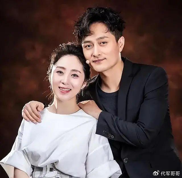 草根歌手云飞:星光大道走红后,再婚娶小10岁美女,如今怎样了? - 6