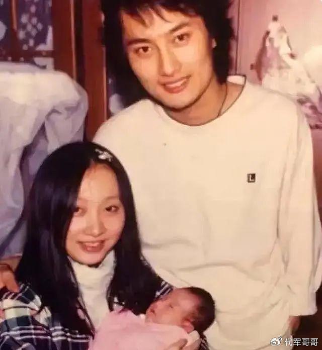 草根歌手云飞:星光大道走红后,再婚娶小10岁美女,如今怎样了? - 3