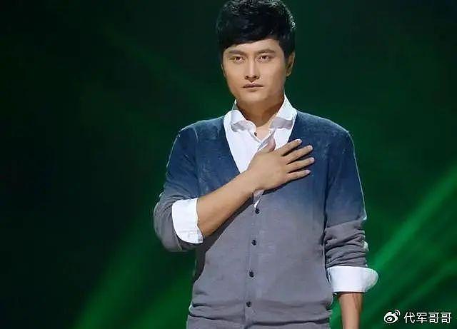 草根歌手云飞:星光大道走红后,再婚娶小10岁美女,如今怎样了? - 1
