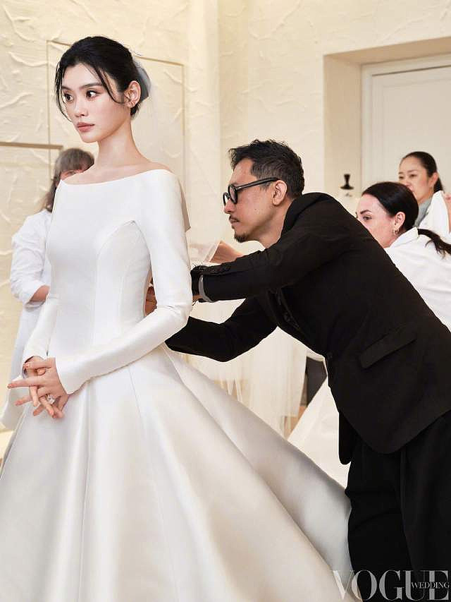 揭秘奚梦瑶婚礼婚纱：欧洲师傅600小时手搓，营造毫不费力的优雅 - 2