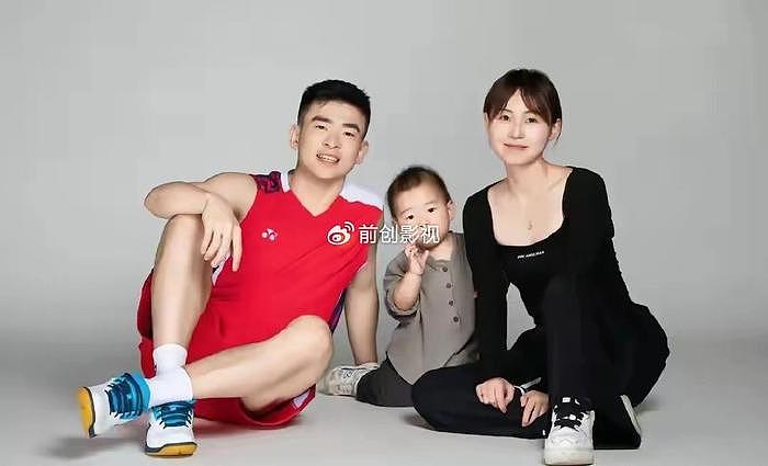 Olympic champion is so popular! The live broadcast sold goods for 375,000 yuan in 2 hours, and his 2-year-old son also signed a contract with the live broadcast company - 2