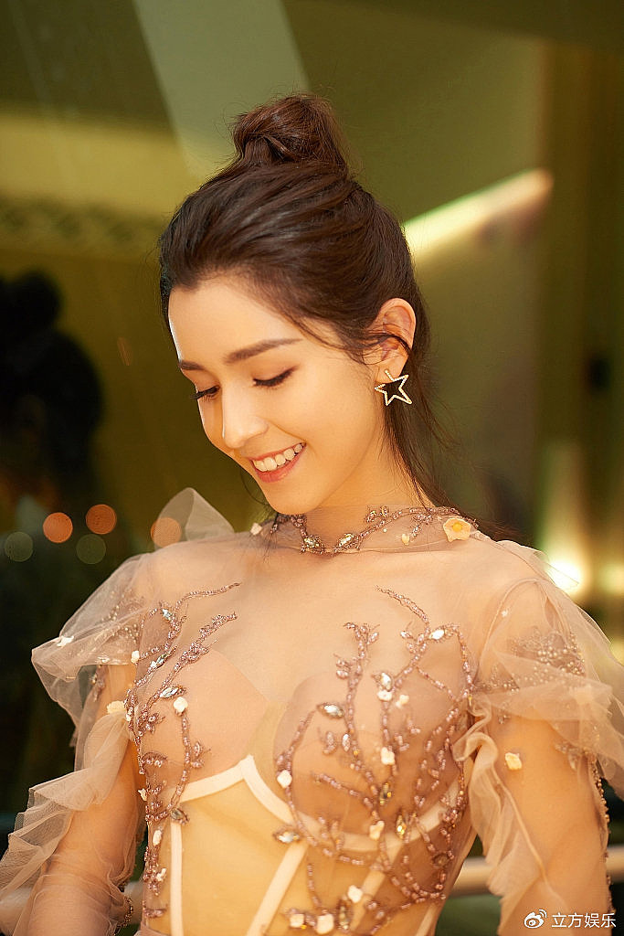 哈妮克孜穿纱裙梦幻似仙子 优雅温婉飘逸浪漫让人心动 - 3
