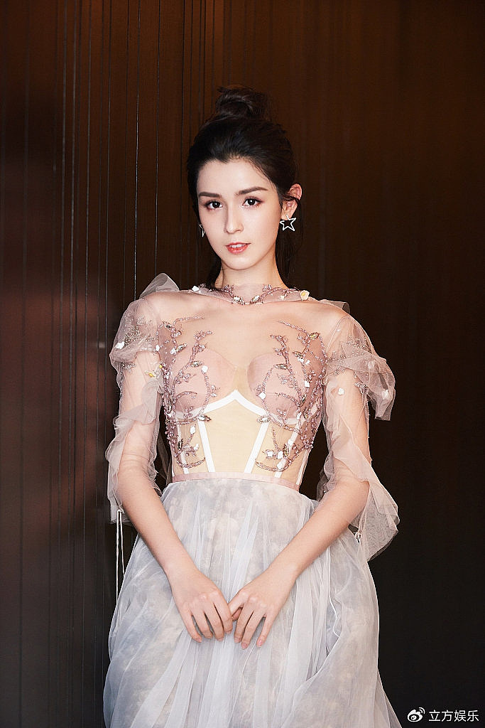 哈妮克孜穿纱裙梦幻似仙子 优雅温婉飘逸浪漫让人心动 - 5