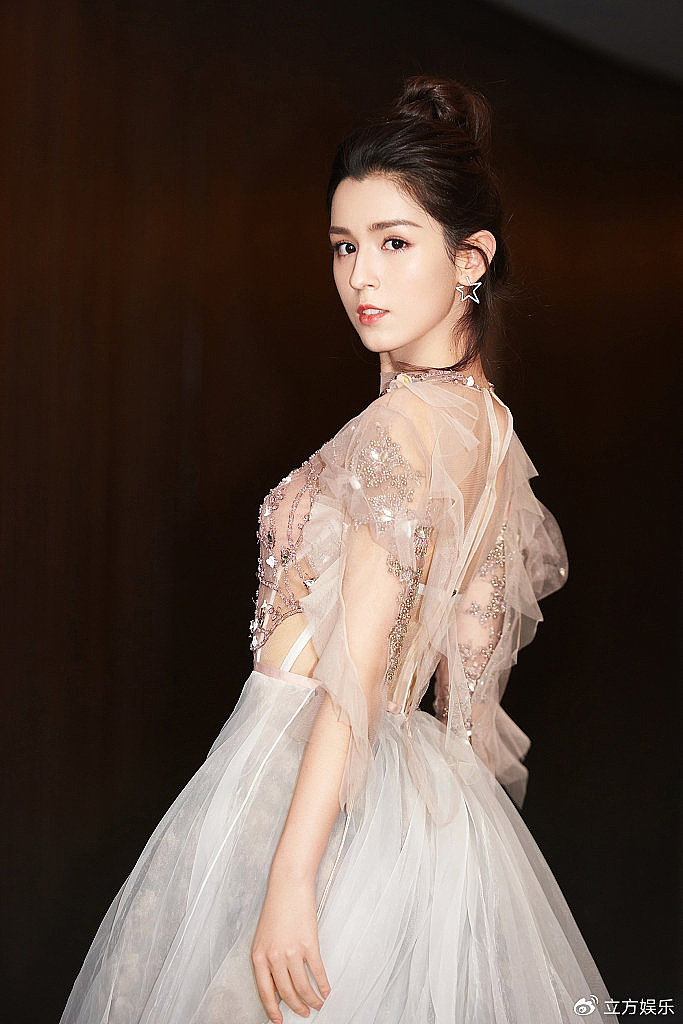 哈妮克孜穿纱裙梦幻似仙子 优雅温婉飘逸浪漫让人心动 - 6