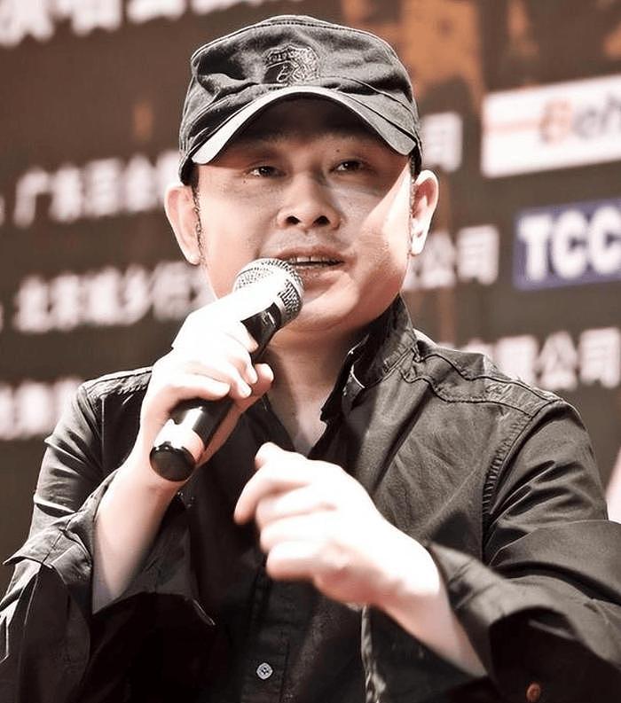 刀郎因演唱会爆火再遭陈伟痛批 - 16
