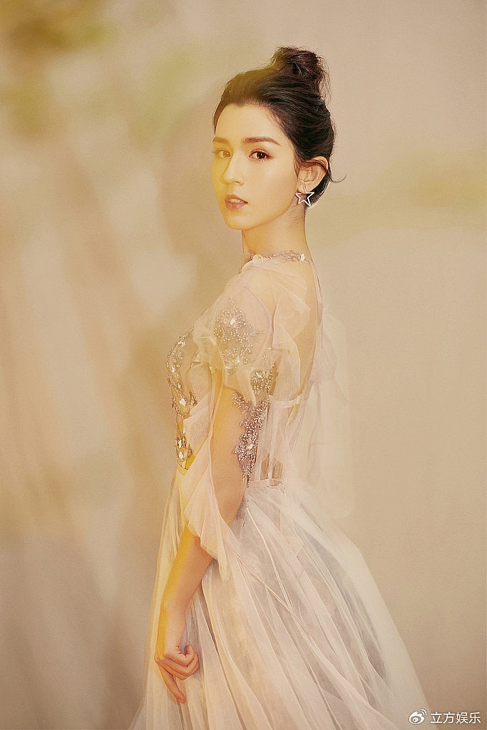 哈妮克孜穿纱裙梦幻似仙子 优雅温婉飘逸浪漫让人心动 - 7