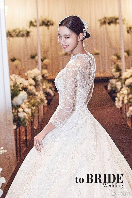 韩星Clara婚纱写真秀九头身比例 - 4