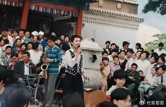 草根歌手云飞:星光大道走红后,再婚娶小10岁美女,如今怎样了? - 2