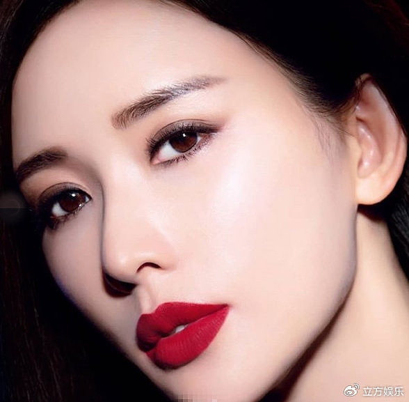 林志玲晒美照气场全开性感美艳 红唇妩媚尽显女神风范 - 4