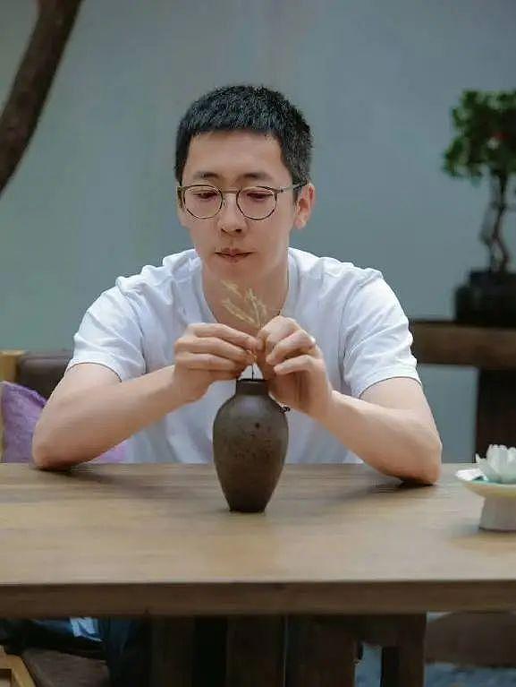 留几手深夜辟谣性取向，凌晨两点狂回复网友？ - 1