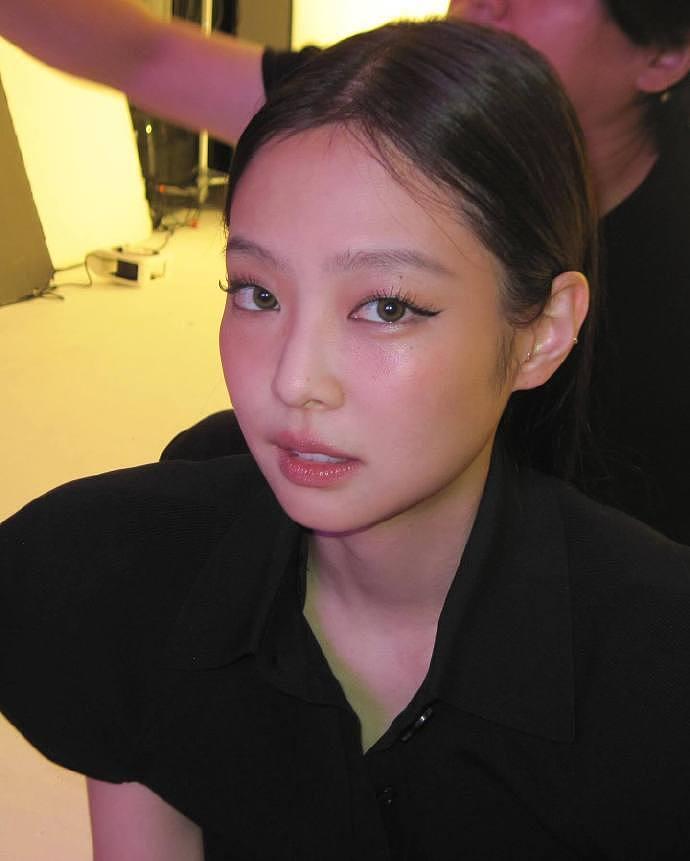 Jennie出道后首张正规专辑，将于3月7日发布 - 9