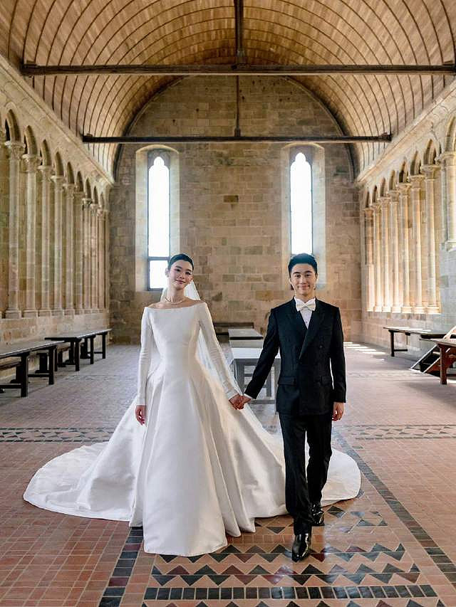 揭秘奚梦瑶婚礼婚纱：欧洲师傅600小时手搓，营造毫不费力的优雅 - 5