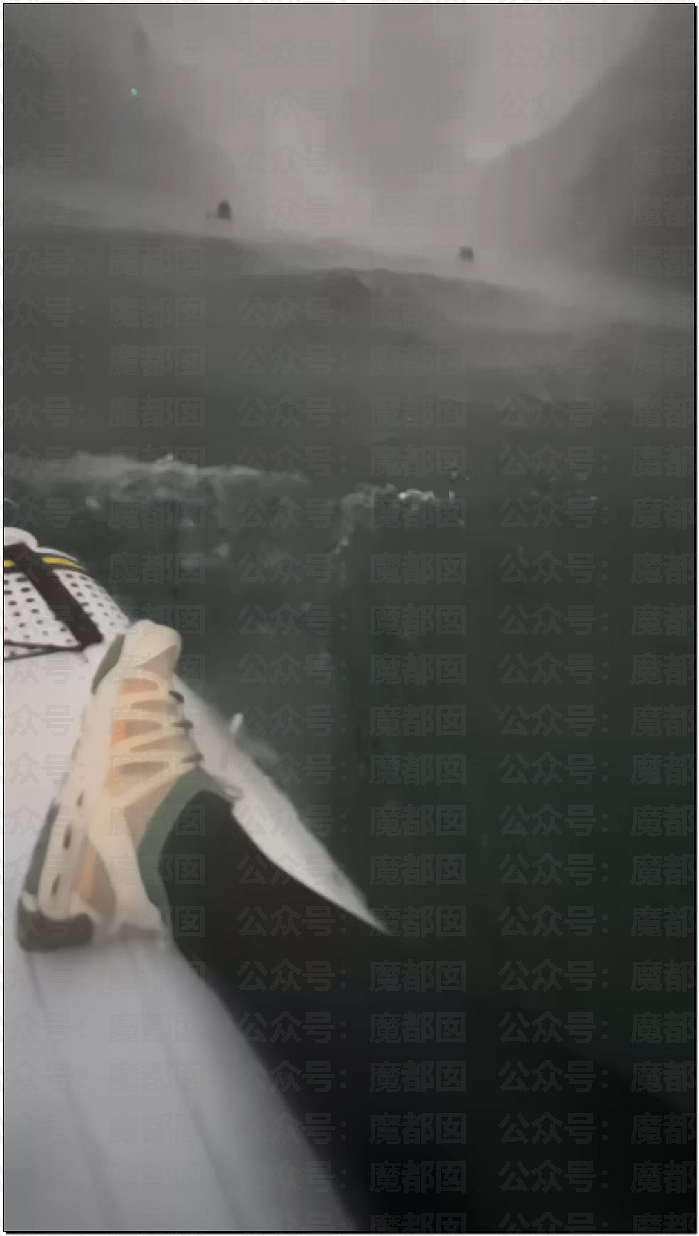 1秒白天变黑夜！广西河池漂流事件冲热搜，当地紧急开展救援（组图） - 34