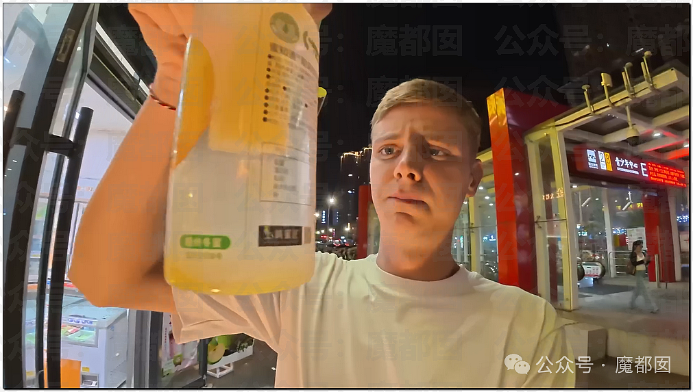 自掏腰包和刚认识的西人开房?大尺度视频疯传!中国女生账号被扒,开直播遭网民狂骂(视频/组图) - 3