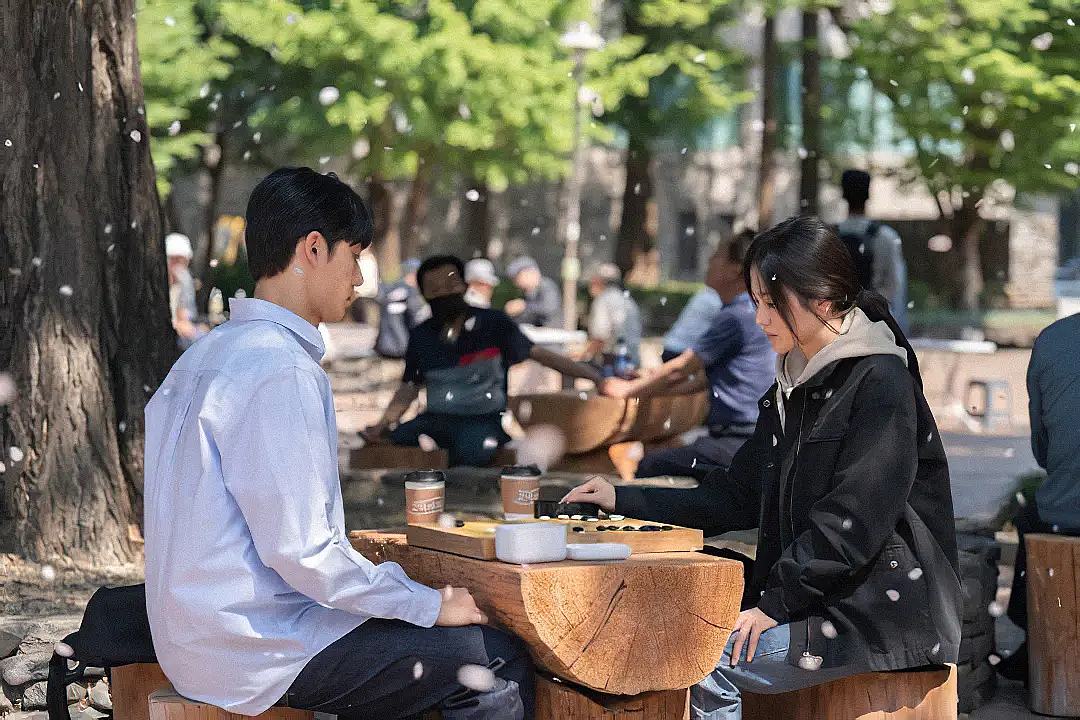 中产孩子, 误闯国际学校「豪门圈」 - 1