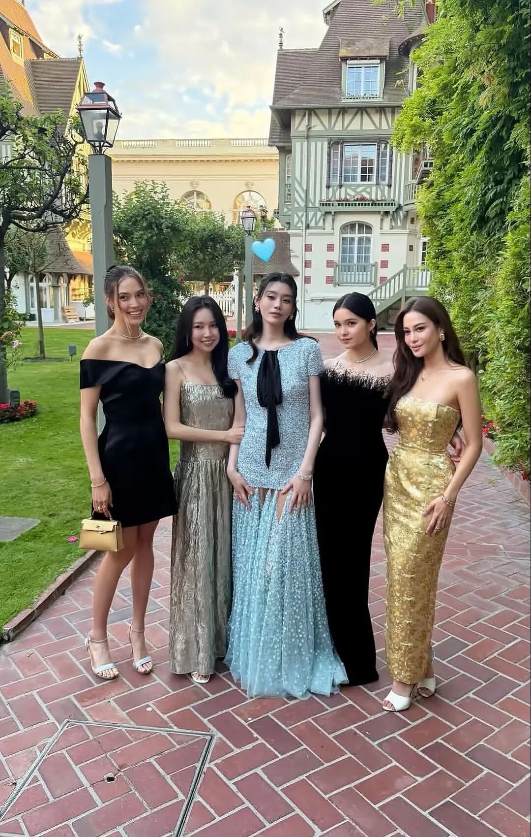 奚梦瑶何猷君婚礼细节曝光，花费上亿被吐槽：好寒酸！ - 10