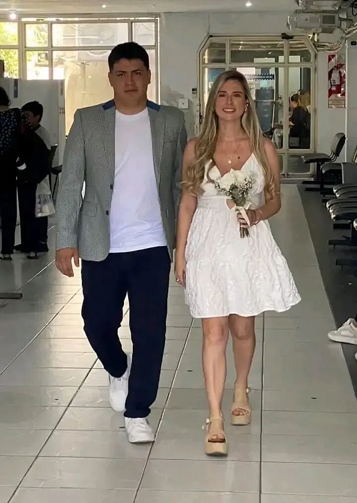 心碎！参加完婚礼回家遇暴洪，夫妻抱在一起溺亡，留下2个孩子（组图） - 2