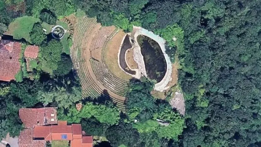意大利男子推平山头建假古罗马遗址，骗游客20多年终被判刑拆除（组图） - 3