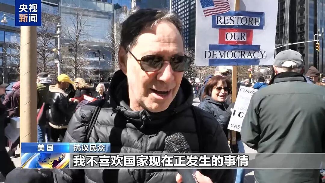 美以爆发抗议活动!美国约千人“包围”洛杉矶政府机构大楼,两人被捕!(组图) - 4
