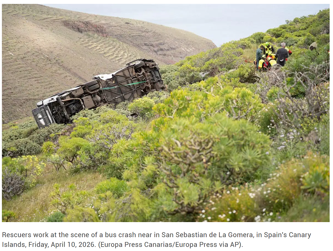 惨剧！旅游胜地大巴坠入山谷 28人死伤！现场一片狼藉，车身全毁 - 1