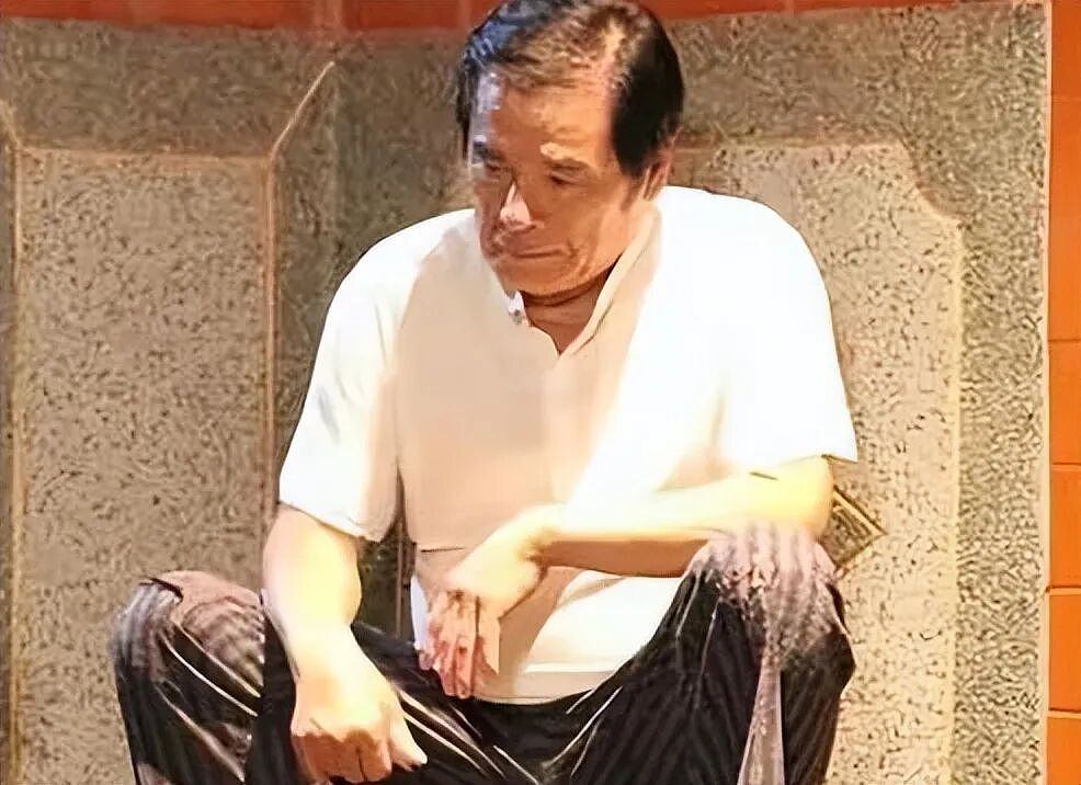 6个老婆同住豪宅,每人“月薪”7万!71岁宝刀未老又娶娇妻!现实版“韦小宝”(组图) - 10