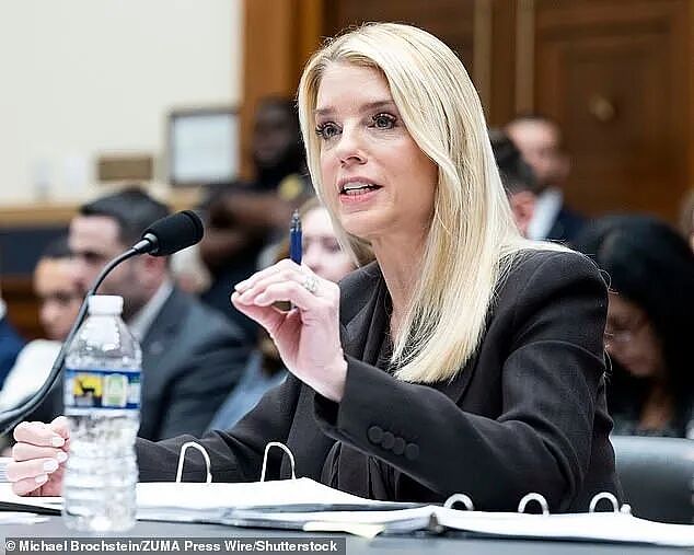 突发！美国司法部长邦迪被特朗普开除，被曝与加州民主党州长候选人有联系 - 2