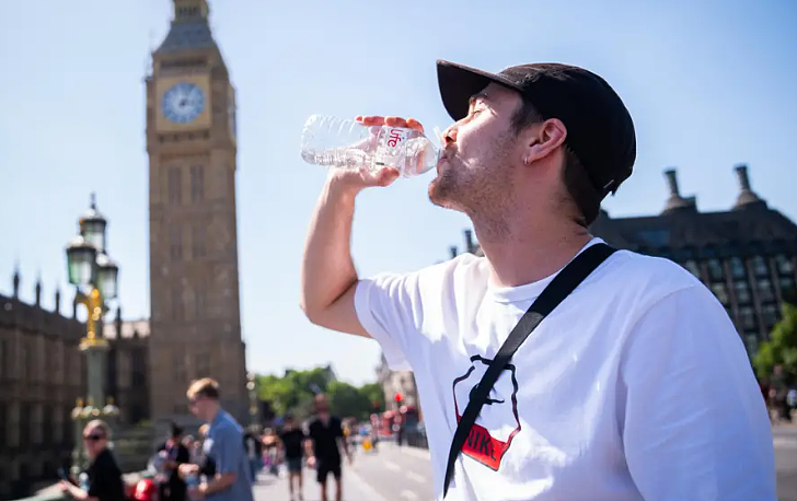 34.8℃！英国5月飙出史上最热银行假日，欧洲多国同步破纪录，这波