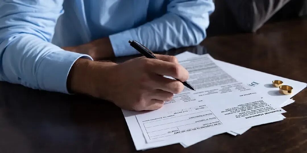 英国富豪离婚案:丈夫隐瞒财产,妻子打了23年官司终于赢回660万镑(组图) - 5