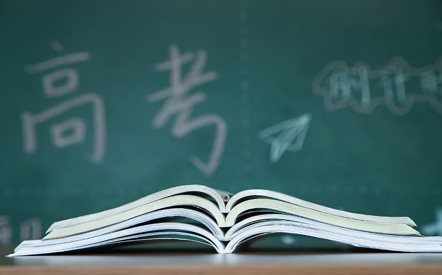 2026高考报名暴跌45万！高考也能上大学的人，已经这么多了？（组图） - 10