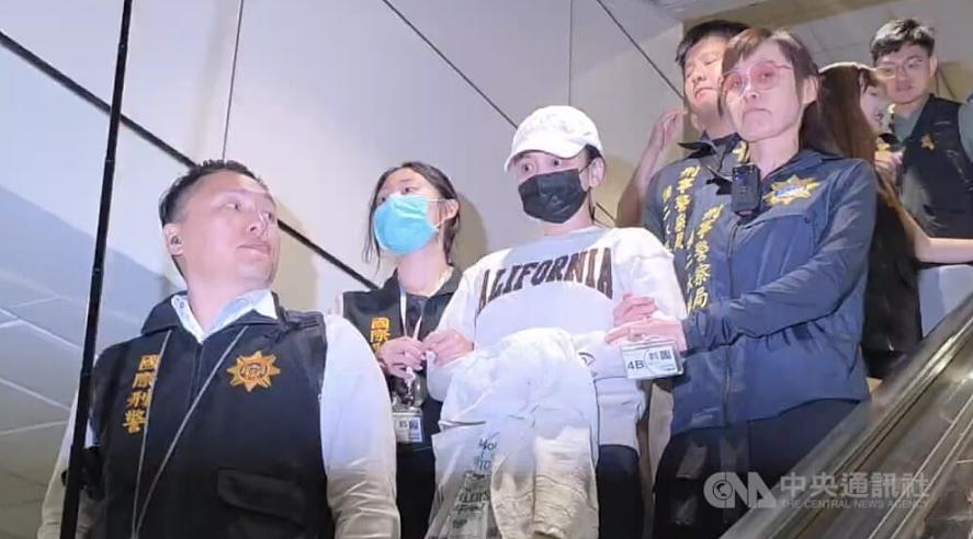曾火爆全网,如今戴着手遣返!华女黑在美国7年,涉毒、诈骗等多项罪名(组图) - 4