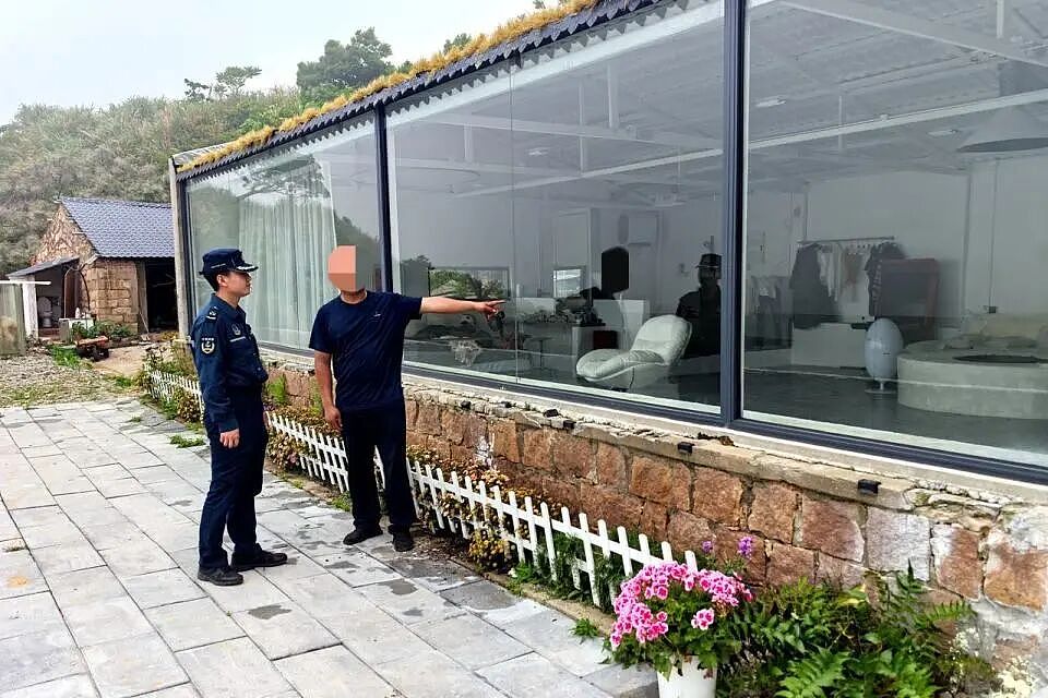 网红博主霸占无人海岛，建房、开路通电、捕鱼烹食、圈养家禽，吸引大批网友点赞、打赏，如今被海警查处（组图） - 2
