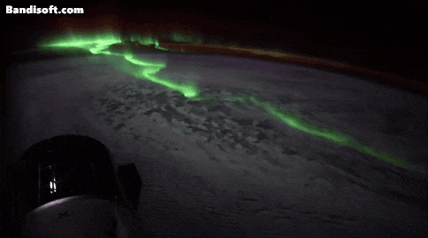 NASA宇航员在太空拍下极光！宛如绿色巨蛇在地球上空游动（组图） - 3
