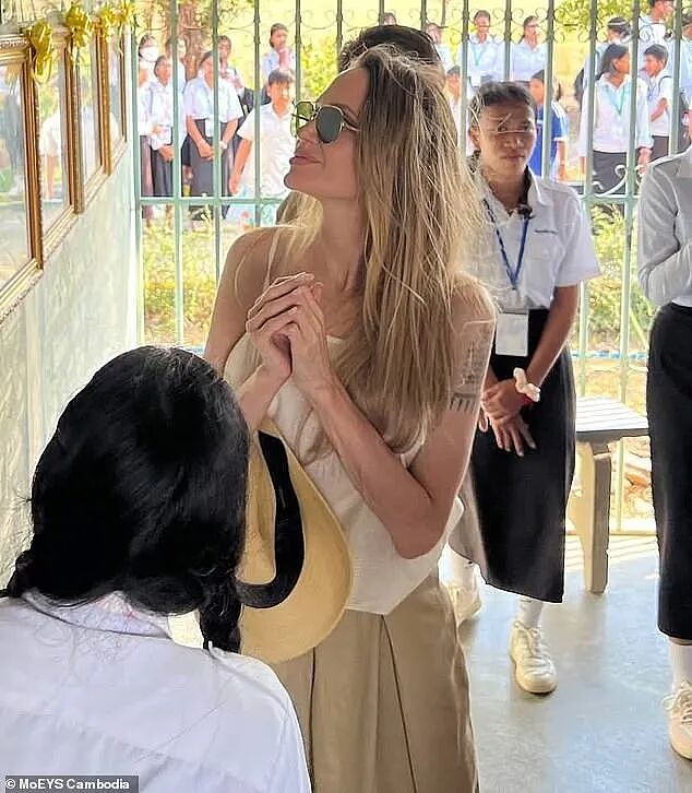 性感女神朱莉大变样,被质疑是