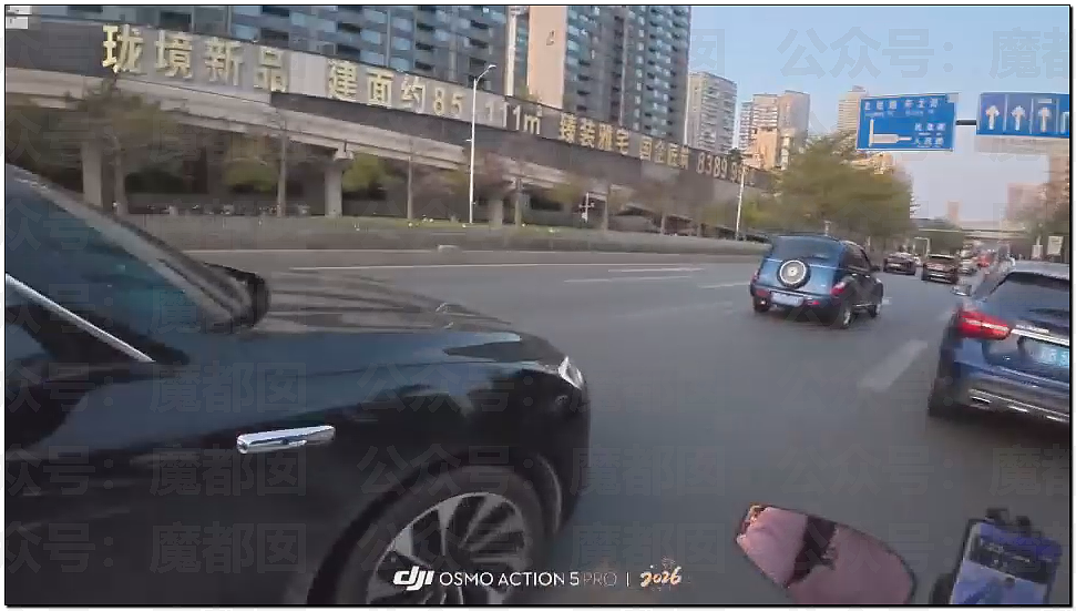 热搜爆了！何润东再扮项羽现身苏超赛场，因“粉底液将军”躺赢（组图） - 46