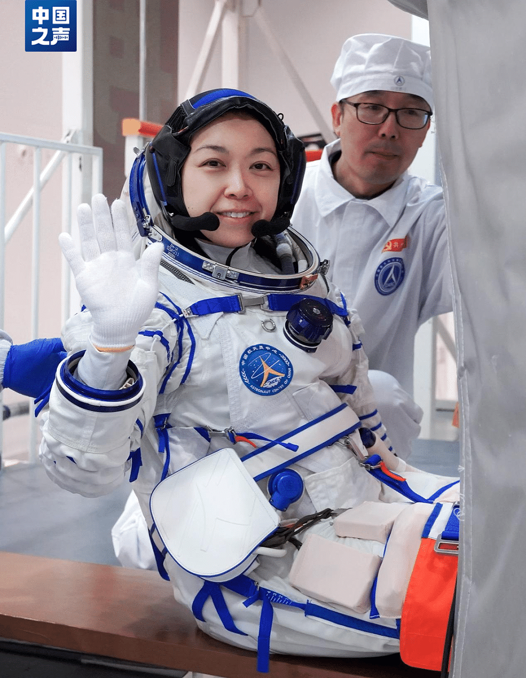 三年级差点退学，44岁飞向太空：香港首位女航天员的“不设限人生”（组图） - 8
