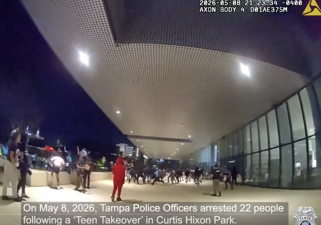 美国多地夜晚青少年街头大聚会变乱斗,枪声四起互殴飙车,太乱...(组图) - 11