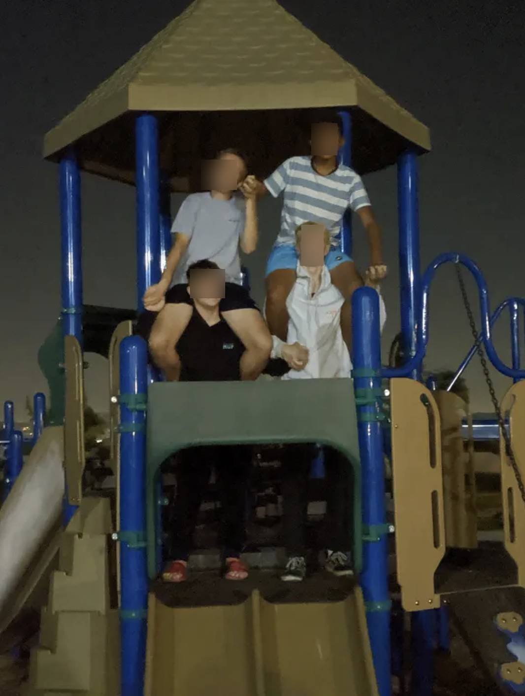 16岁少年半夜拍门被刺死!调查反转网友评:凌晨聚众吵闹没法同情… - 10
