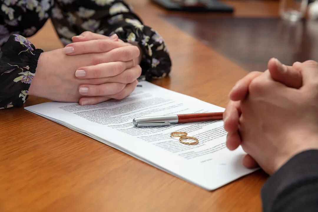 英国富豪离婚案:丈夫隐瞒财产,妻子打了23年官司终于赢回660万镑(组图) - 4