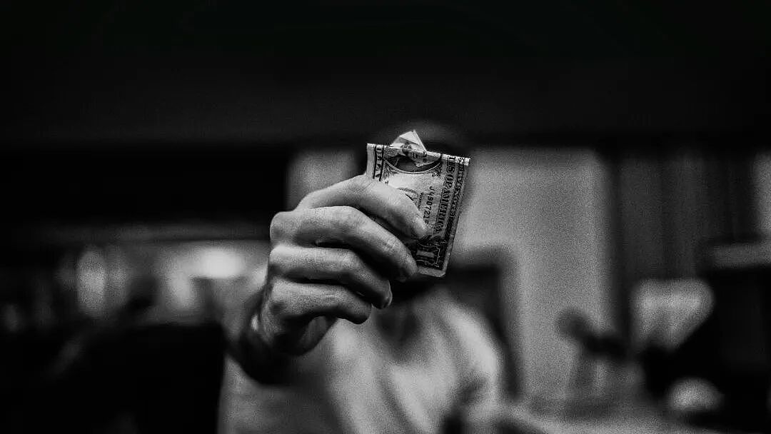 奥克兰凌晨惊魂！入室男竟赤脚、扎马尾、只穿条纹裤？（组图） - 1