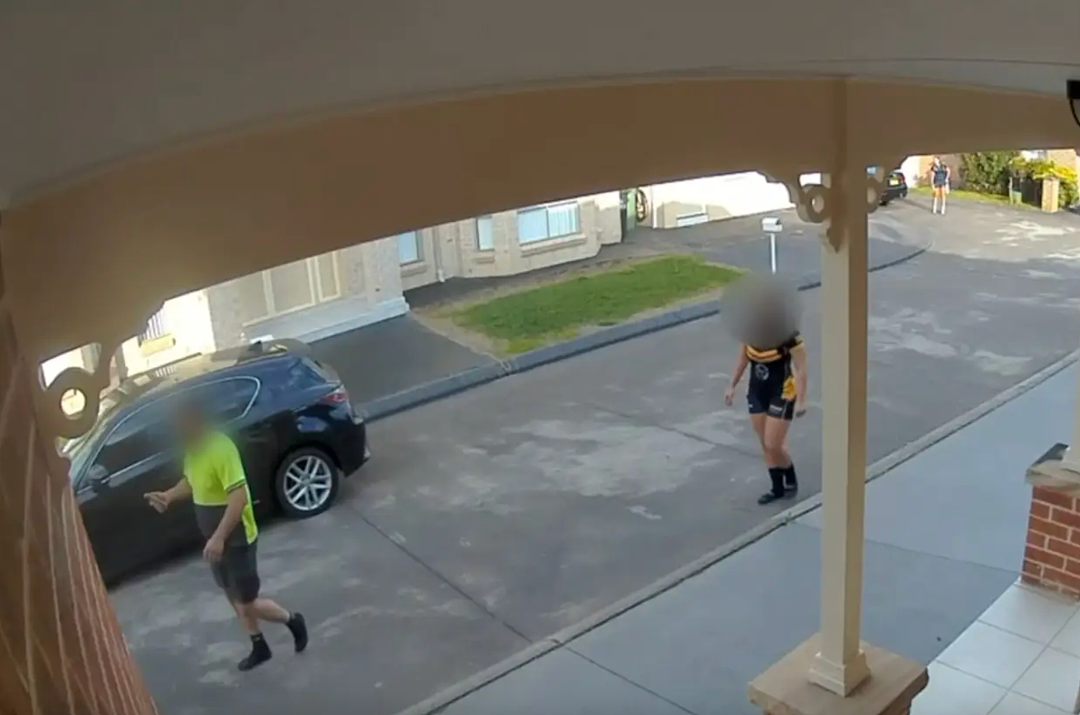 恐怖突发!悉尼中学门口惊现黑帮暗杀,父女二人险遭爆头!关键时刻子弹卡壳与死神擦肩而过!背后原因令人不寒而栗……(组图) - 4