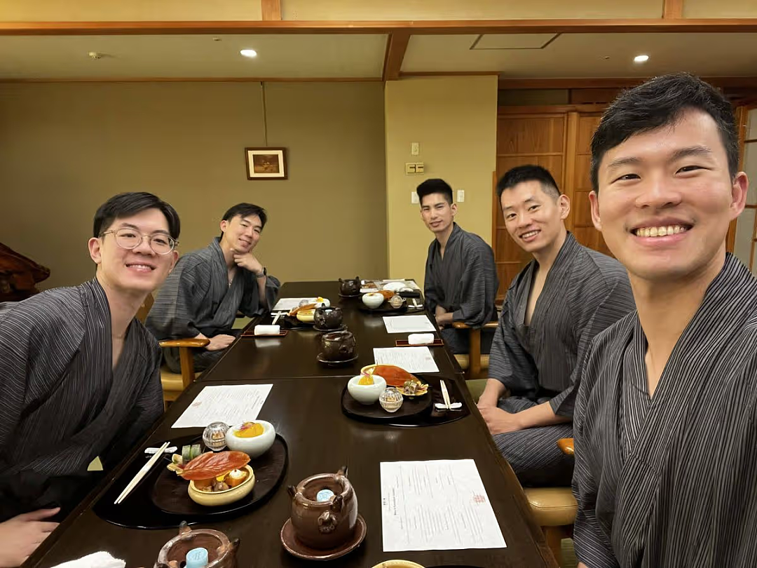 5名亚裔男子组成相亲相爱“5人行大家庭”！创始人两口子：是爱情（组图） - 15